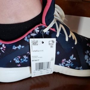 Adidas Fortarun- Navy Floral -Wm 7.5/Girls 6- NIB